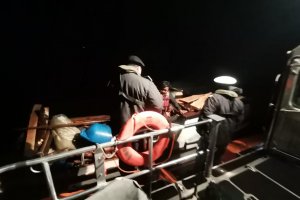 Capitanía de Puerto de Quellón rescató a dos tripulantes en Canal Laitec