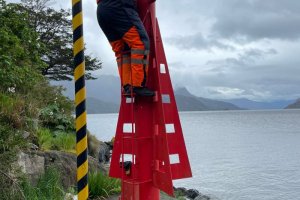 Patrullero “Cirujano Videla” realizó mantenimiento a la señalización marítima en el área norte de Aysén