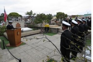 Ceremonia homenaje a los marinos fallecidos en el blindado “Blanco Encalada”