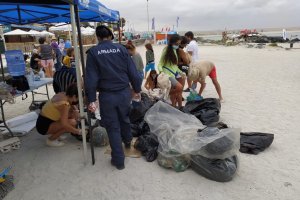 Autoridad Marítima de Caldera realizó operativo de limpieza de playas en Bahía Inglesa