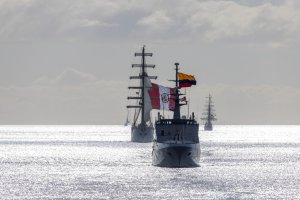 Armada de Chile recibe a unidades participantes de Velas Latinoamérica 2022 en Punta Arenas