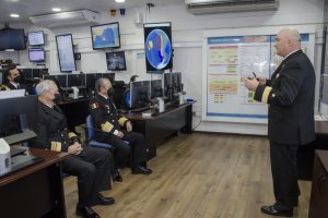 Secretario de Marina de México visitó la sala de operaciones del Sistema Nacional de Alarma de Maremotos