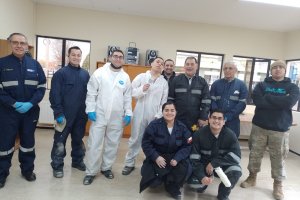 Servidores navales realizaron acción cívica en Punta Arenas