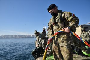 Especialistas de Buceo y Salvamento de la Armada de Chile y la US Navy intercambiaron experiencias en Valparaíso