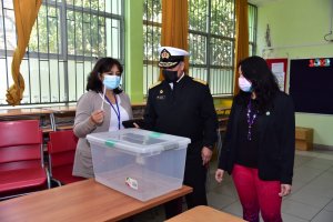 Jefe de Fuerzas de la Región de Valparaíso y autoridades regionales visitaron centros de votación