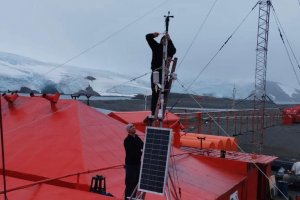 Instalan moderna estación meteorológica en Base Antártica “Arturo Prat”