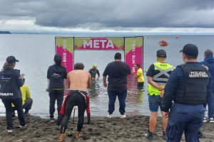 Autoridad Marítima resguardó seguridad en competencia de natación en Frutillar