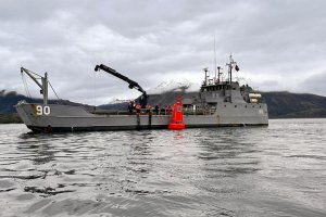 LSM “Elicura” realiza tareas de mantención a la señalización marítima en Región de Magallanes y el Territorio Chileno Antártico 