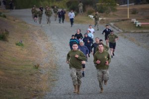 Más de 100 inscritos participaron en corrida por el deporte militar y la paz