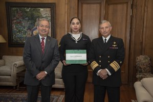 Cabo Primero Jessenia Sandoval recibe Premio “Marinero Fuentealba” 