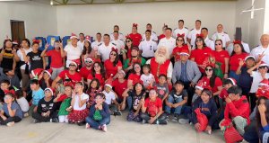 Cuarta Zona Naval y Zona Franca de Iquique efectuaron actividad navideña en localidad altiplánica