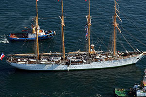 Buque Escuela Esmeralda recaló a Cartagena de Indias en el marco de “Velas Latinoamérica 2014”