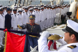 <p>Oficial de Ejército juró a la bandera a bordo de la Esmeralda</p>
