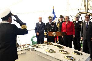 <p>Presidenta Michelle Bachelet despidió al Buque Escuela “Esmeralda” en Valparaíso</p>