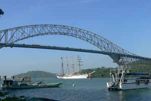 <p>Buque Escuela “Esmeralda” cruza el Canal de Panamá y viaja rumbo a Curazao</p>