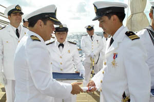 <p>En alta mar se conmemoró el Combate Naval del Angamos y Día del Suboficial Mayor</p>
