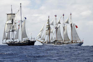<p>Encuentro en altamar entre veleros de la Armada de Chile y de Australia</p>