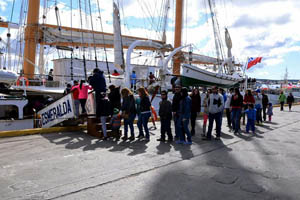 <p>Más de 7 mil personas visitaron el BE “Esmeralda” en Punta Arenas </p>