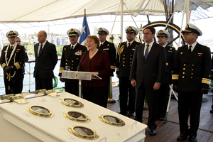 <p>Presidenta Bachelet despidió al Buque Escuela “Esmeralda” en Valparaíso</p>