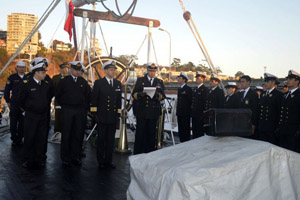 <p>Curso de Guardiamarinas se presentó en Buque Escuela "Esmeralda" para iniciar su 62° Crucero de Instrucción</p>
