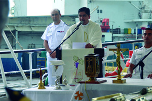 Misa y visita a bordo del Buque Escuela Esmeralda en Panamá