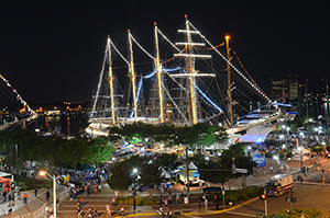 <p>Esmeralda participa en desfile de buques en base naval más grande del mundo</p>