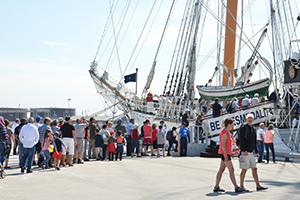 Buque Escuela Esmeralda recaló en el puerto de Sept Iles en Canadá