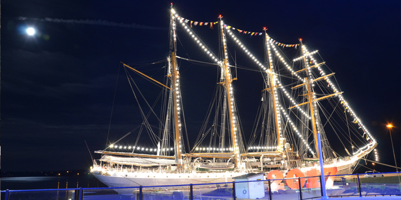 La "Dama Blanca" recaló por primera vez en el puerto de Charlottetown, Canadá La "Dama Blanca" recaló por primera vez en el puerto de Charlottetown, Canadá