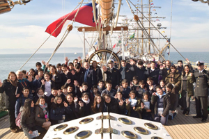 <p>Alumnos del proyecto “Viajando virtualmente con la Esmeralda” conocieron por primera vez el Buque</p> <p>Alumnos del proyecto “Viajando virtualmente con la Esmeralda” conocieron por primera vez el Buque</p>