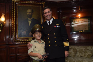 General Director de Carabineros visitó el Buque Escuela "Esmeralda"