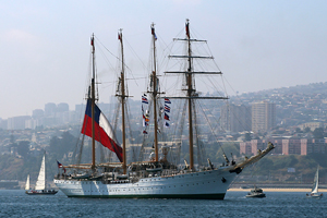 Más de 1.500 personas recibieron al BE "Esmeralda" en Valparaíso
