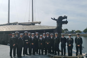 <p>Guardiamarinas y Marineros de La Esmeralda visitaron Escuela Naval de Corea</p>
