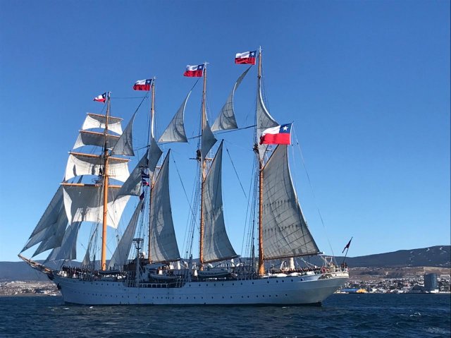 Revista Vigía - Armada de Chile - La Dama Blanca inició el viaje más largo  de su historia