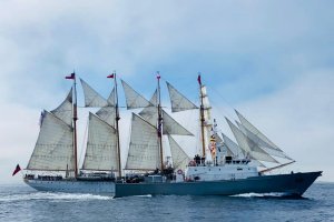 <p>Tras 37 años el B.E. “Esmeralda” visitó Caldera</p>