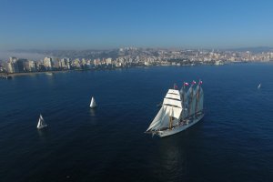 <p>Buque Escuela “Esmeralda” recaló a Valparaíso tras 118 días de navegación por aguas nacionales</p>