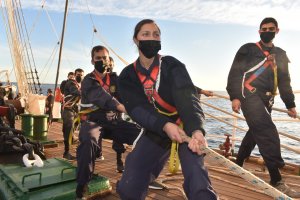 Brigadieres de la Escuela Naval realizaron período práctico a bordo de la “Esmeralda”