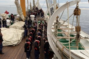 109 grumetes realizaron un embarco profesional a bordo del Buque Escuela “Esmeralda”