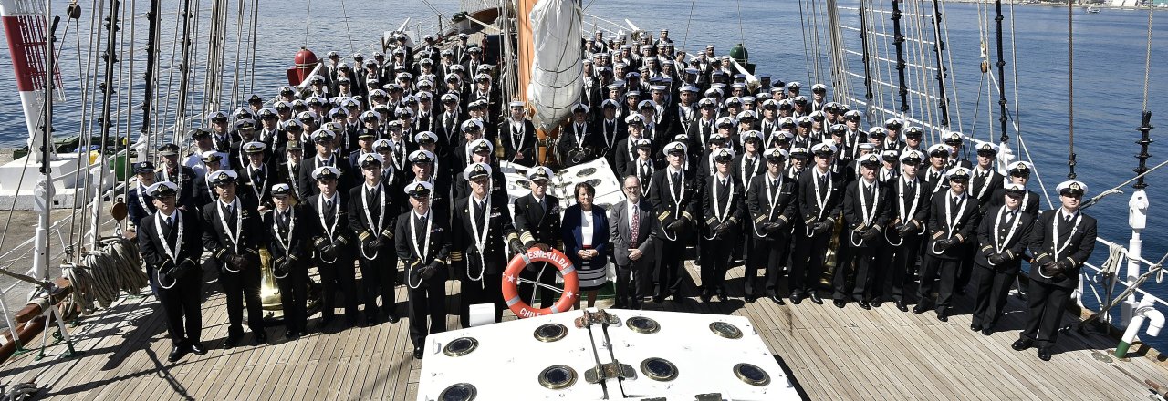 <p>Ministra de Defensa Nacional despide a la dotación del Buque Escuela (BE) “Esmeralda”</p>