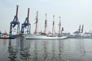 <p>Buque Escuela (BE) “Esmeralda” termina su paso por Yakarta e inicia su navegación a Sidney</p>
