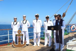 <p>Buque Escuela (BE) “Esmeralda” realiza ofrenda floral a dotación de submarino accidentado en Indonesia</p>
