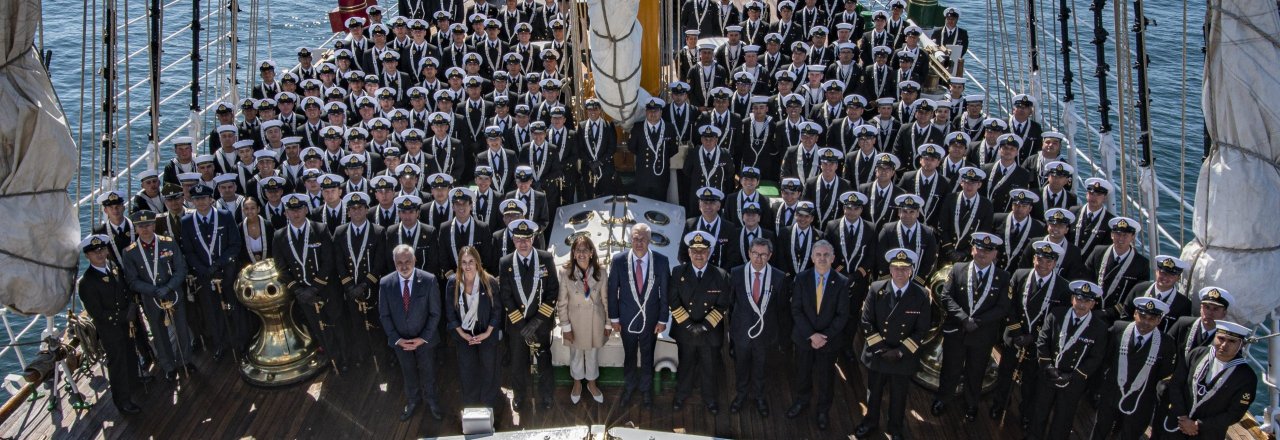 <p>Presidente José Antonio Kast despide a la dotación del Buque Escuela (BE) “Esmeralda” en Valparaíso</p>
