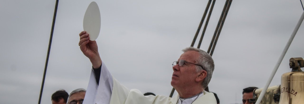 <p>Buque Escuela (BE) "Esmeralda" efectúa Misa de Campaña y navegación en la bahía de Valparaíso</p>