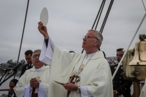 <p>Buque Escuela (BE) "Esmeralda" efectúa Misa de Campaña y navegación en la bahía de Valparaíso</p>