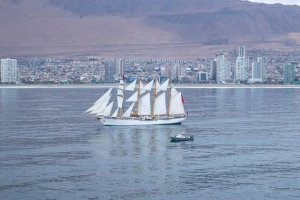 <p>Buque Escuela (BE) “Esmeralda” ingresa a aguas jurisdiccionales de la Cuarta Zona Naval</p>